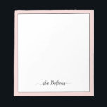 Bloc-note Nom de famille personnalisé Papier à lettres blanc<br><div class="desc">Bloc-notes personnalisé de papier à lettres avec cadre rose et élégante calligraphie en écriture noire avec swashes,  sur arrière - plan blanc. Personnalisez facilement votre nom de famille et vos couleurs préférées.</div>