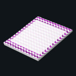 Bloc-note Orchidée violet Chevron blanc<br><div class="desc">Ce design à la mode et girly présente un motif d'orchidée violet,  coloré et lumineux,  dans deux tons alternés de fuschia/violet sur un arrière - plan blanc. Il dispose d'un espace carré semi-transparent où l'on peut noter toutes ses notes. C'est un design très joli,  chic et élégant pour elle.</div>