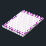 Bloc-note Orchidée violet Chevron blanc<br><div class="desc">Ce design à la mode et girly présente un motif d'orchidée violet,  coloré et lumineux,  dans deux tons alternés de fuschia/violet sur un arrière - plan blanc. Il dispose d'un espace carré semi-transparent où l'on peut noter toutes ses notes. C'est un design très joli,  chic et élégant pour elle.</div>