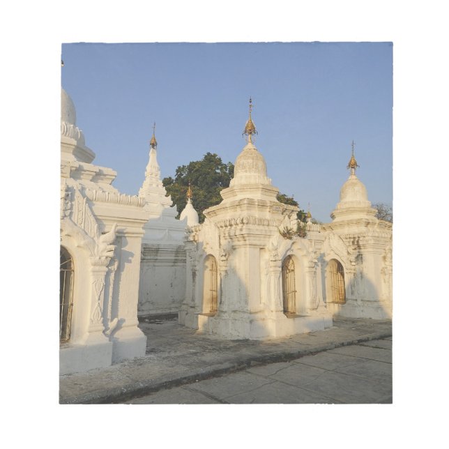 Bloc-note Pagode Kuthodaw à Mandalay, connue sous le nom de (Devant)