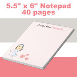 Bloc-note Personnalisé Enfants petit bâton fille rose<br><div class="desc">Personnalisez ce bloc-notes pour une petite fille,  avec son nom. Conçu en rose avec une petite figurine en bâton vêtu de lilas,  pois verts,  avec le coeur.</div>