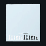 Bloc-note Pièce d'échecs personnalisée Bleu<br><div class="desc">Bloc-notes classique noir et blanc pour les amateurs d'échecs,  avec des figures d'échecs dans un motif géométrique. Design moderne des pièces d'échecs</div>