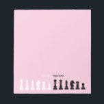 Bloc-note Pièce d'échecs personnalisée rose<br><div class="desc">Bloc-notes classique noir et blanc pour les amateurs d'échecs,  avec des figures d'échecs dans un motif géométrique. Design moderne des pièces d'échecs</div>