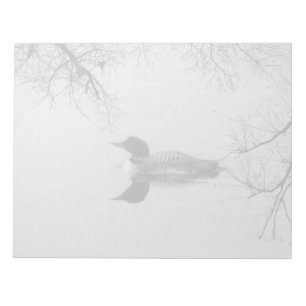Bloc-note Plongeon commun nage dans un lac nordique en hiver