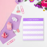 Bloc-note Pois roses et rayures Ajouter votre nom<br><div class="desc">Bloc-notes personnalisé violet avec pois polka et rayures dans une teinte molle de lilas et votre nom en blanc contre violet. Bloc-notes à rayures violettes et à points de polka personnalisé avec votre nom en lettres blanches. Joignez vos notes sur ce joli bloc-notes pois et rayures avec votre nom imprimé...</div>