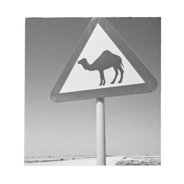 Bloc-note Qatar, Al Zubarah. Panneau de signalisation de pas (Devant)