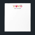 Bloc-note Remerciement de professeur mignon XOXO Coloré<br><div class="desc">Joie et modernité, ce bloc-notes personnalisé pour enseignant présente un crayon XOXO, un cœur et une illustration de pomme avec votre nom personnalisé en dessous pour un style ludique et professionnel. Beaucoup d'espace blanc, ce qui le rend parfait pour des notes rapides, des listes de vérification et des rappels quotidiens...</div>