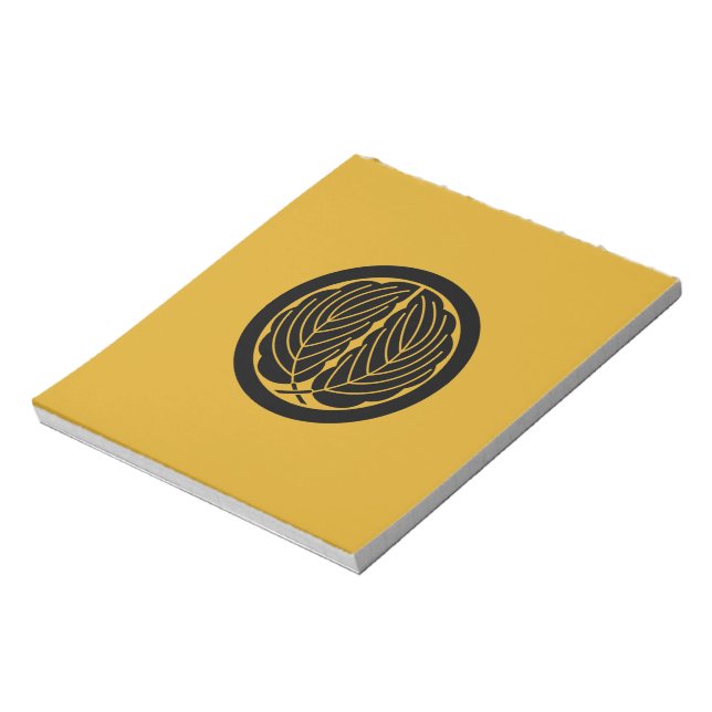 Bloc-note rond avec feuilles de chêne embrassées (Tourné)
