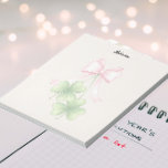 Bloc-note Shamrocks and bow<br><div class="desc">Pink bow with dangling shamrocks\,  customizable color background.
Customizable text.
5.5" x 6" Notepad - 40 pages - 40 pages</div>