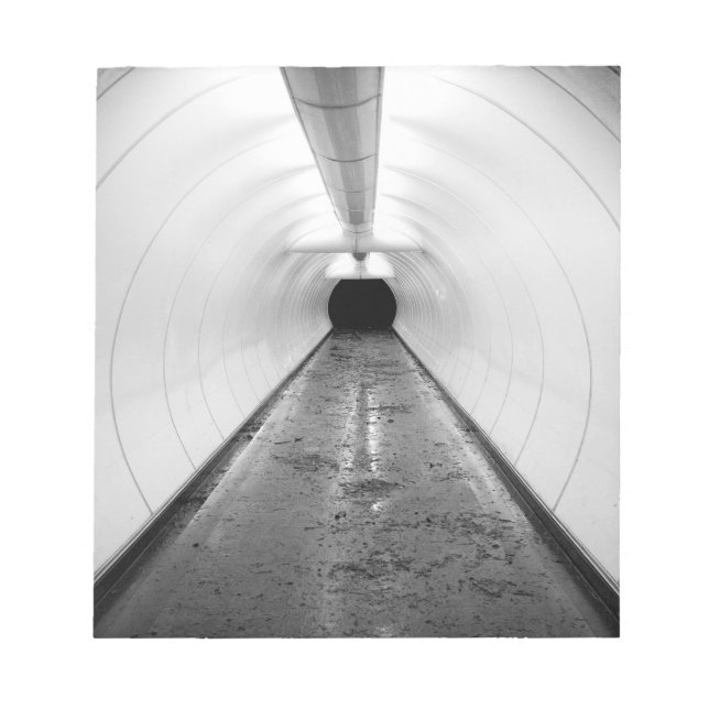 Bloc-note Singapour. Un tunnel piétonnier illuminé à (Devant)