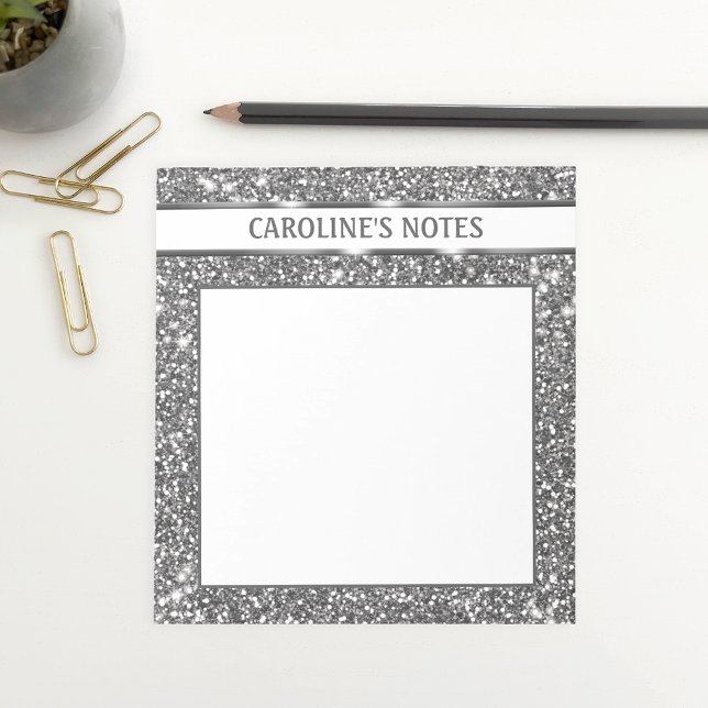 Bloc-note Texture de paillettes argentées fausses et texte p (This printed silver glitter look adds a chic touch to any desk. Personalize your title on the top!)