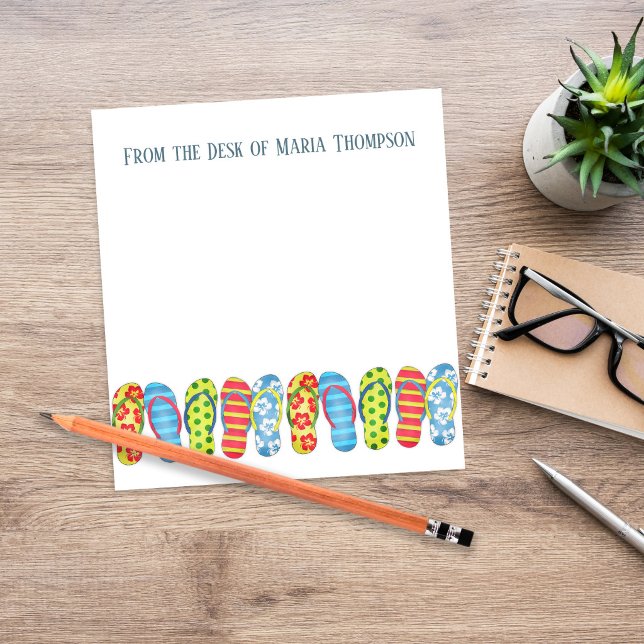 Bloc-note Tongs de plage modernes tendance et élégantes pour (Personalized summer notepad with colorful flip flop border and custom name header, perfect for fun.)