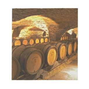 Bloc-note Tonneaux de chêne dans la cave au Domaine Comte