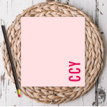 Bloc-note Tous les Casquettes Sideways Monogramme rose Perso<br><div class="desc">Ce bloc-notes amusant contient vos initiales ou votre nom sur le côté du bloc-notes. Ajoutez votre personnalisation à l'aide du formulaire modèle. Pour modifier la police,  le style,  la couleur ou la disposition,  sélectionnez l'option "customiser plus loin".</div>