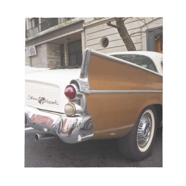 Bloc-note Une voiture classique Studebaker Silver Hawk garée (Devant)