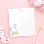 Bloc-note Unicorne arc-en-ciel magique personnalisée<br><div class="desc">Un bloc-notes à licorne mignon avec des étoiles et un arc-en-ciel. Personnalisez avec son nom pour faire un cadeau amusant pour une fille!</div>