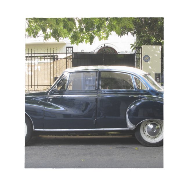 Bloc-note Voiture Audi ancienne mais très bien entretenue. (Devant)