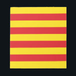 Bloc-notes avec Drapeau de Catalogne<br><div class="desc">Montrez votre fierté en Catalogne avec ce bloc-notes patriotique avec le drapeau de la Catalogne ! Avec ses rayures rouges et jaunes audacieuses, ce bloc-notes capture l'identité indéniable du peuple catalan. Que vous soyez en train de noter des rappels, d'esquisser des idées ou de laisser une note chaleureuse, ce pavé...</div>