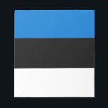 Bloc-notes avec drapeau d'Estonie<br><div class="desc">Apportez une touche de fierté nationale à vos notes quotidiennes grâce à cet élégant bloc-notes orné du drapeau estonien ! Parfait pour noter les rappels, les listes de choses à faire ou les pensées créatives, ce bloc-notes patriotique présente sur chaque page les rayures bleues, noires et blanches audacieuses et élégantes...</div>