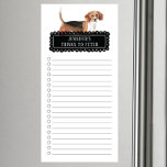Bloc-notes magnétique de la liste des beagles<br><div class="desc">Des choses adorables pour aller chercher un chien Beagle avec un cadre en tableau noir personnalisé avec votre nom.</div>