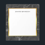 Bloc-notes moderne en marbre blanc noir<br><div class="desc">Motif en marbre noir et blanc moderne et bloc-notes personnalisé à cadre doré. Vous pouvez ajouter votre propre nom ou texte et monogramme.</div>