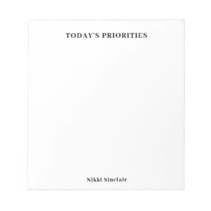 Bloc-notes noir et blanc des priorités du jour
