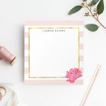 Bloc-notes personnalisé Bleu et Peine Rose<br><div class="desc">Le bloc-notes personnalisé élégant est doté d'un arrière - plan à rayures blanches et roses tendance,  d'une bordure en feuille d'or imitation et d'une fleur de pivoine rose éclatante. Customisez avec un monogramme,  un nom ou un texte de votre choix.</div>