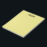 Bloc-notes personnalisé jaune<br><div class="desc">Le Bloc-notes personnalisé Jaune fait un grand cadeau ou rembourrage! Ça aura l'air génial sur n'importe quel bureau ! Venait dans votre choix de deux tailles.</div>