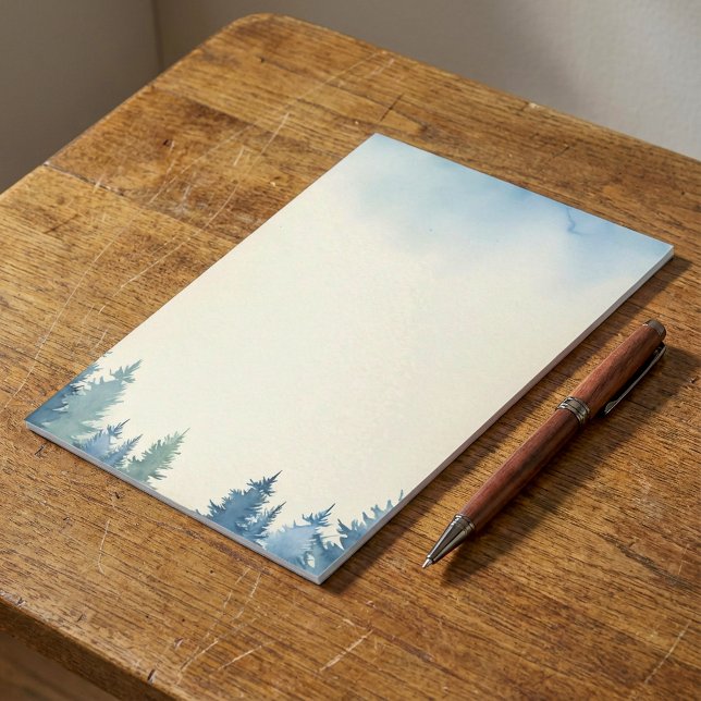 Bloc-notes plaine pour les pins bleus d'hiver (Winter blue pine trees plain notepad.)