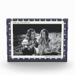 Bloc Photo Décor personnalisé Hanoukka Décor bleu rétro géomé<br><div class="desc">Gardez un souvenir amusant de votre carte de vacances familiales annuelle avec ce bloc photo de keepsaké,  entièrement customisé avec votre texte,  noms,  et photo.</div>