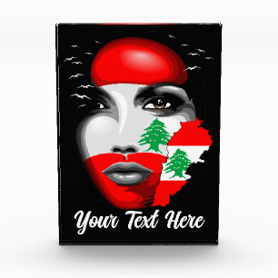 Bloc Photo Drapeau et carte du Liban sur le visage de la fill