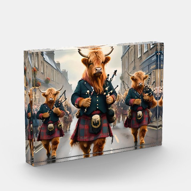 Bloc Photo Highland Harmony : Bagpipe Highland Cow Band (Gauche)