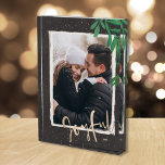 Bloc Photo Joyeux Noël Fête sur mesure<br><div class="desc">Une épée de vert et le mot Joyful sur un arrière - plan noir accentuent votre photo préférée. Idéal comme cadeau de Noël ou pour afficher votre photo préférée dans votre propre maison.</div>