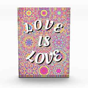 Bloc Photo Love Is Love Fierté