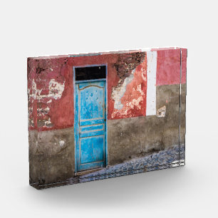 Bloc Photo Mur coloré avec porte bleue