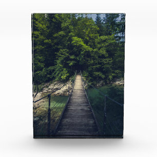 Bloc Photo Pont suspendu simple rivière Idrijca, Slovénie