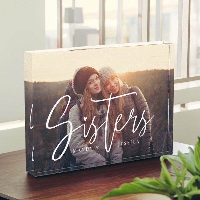 Bloc Photo Sisters Script typographique superposition souveni (Sisters Script Typographic Overlay Family Memories Photo Block)