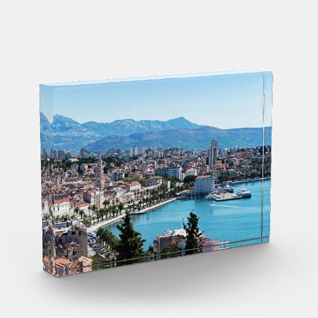 Bloc Photo Vue aérienne de la ville divisée en front de mer,  (Gauche)