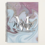 Blue Purple Gold Moderne Monogramme Abstrait Plani<br><div class="desc">Ce planificateur a un arrière - plan abstrait de bleu,  vert et or. Simple et contemporain. Complétez-le avec un monogramme et un nom personnalisés. Créé par Simply Farmhouse Press.</div>