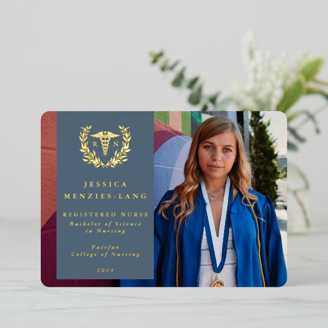 Blue RN Caduceus Graduée Photo Faire-part (Debout devant)