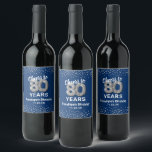 Blue Silver 80th Birthday Vin Étiquette<br><div class="desc">Étiquettes de bouteille de vin de quatre-vingts ans personnalisés avec un arrière - plan bleu élégant qui peut être changé à n'importe quelle couleur,  parties scintillant brillante argent,  quatre-vingts ballons d'hélium argent,  et un modèle de texte moderne qui est facile à personnaliser.</div>