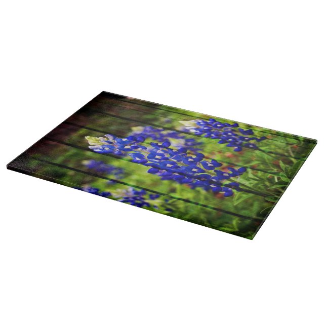 Bluebonnets et planche à découper en bois (Coin)
