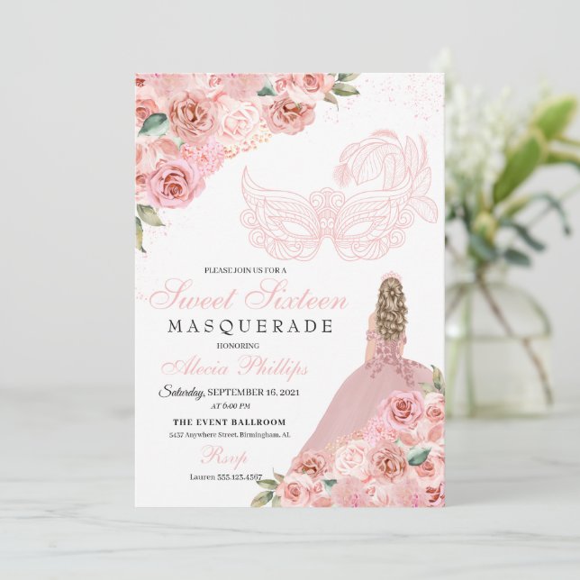Blush rose Floral Masquerade Sweet 16 Invitation (Debout devant)