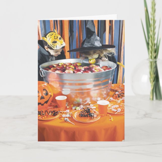 Bobbing pomme enfants Halloween carte personnalisa (Devant)