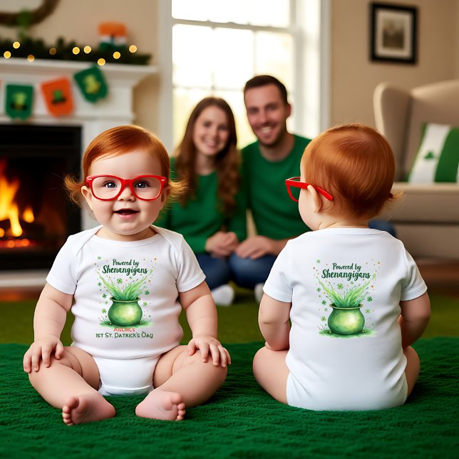 Body 1er jour de la Saint-Patrick, propulsé par Shenani (1st St. Patrick's Day, Powered by Shenanigans Baby Bodysuit)