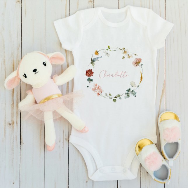 Body Aquarelle de bébé fille Nom floral Script (Pink Baby Bodysuit)