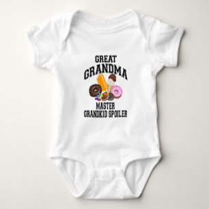 Body Arrière-petit-enfant qui gâche la grande grand-mèr