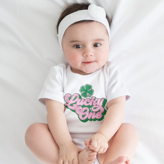 Body Bébé chanceux de la Saint-Patrick rose vert  (Créateur téléchargé)