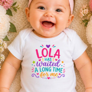 Body bébé couleur vive Lola a attendu