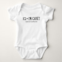 Bébé drôle de maths disant mignon